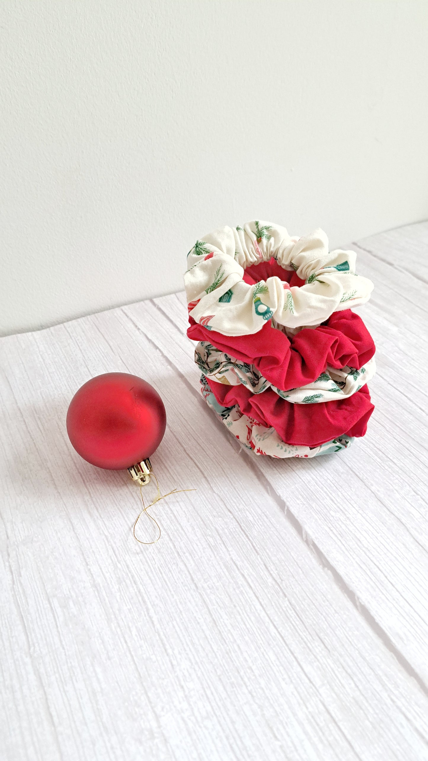 Cosy Christmas Bauble Pattern Scrunchie