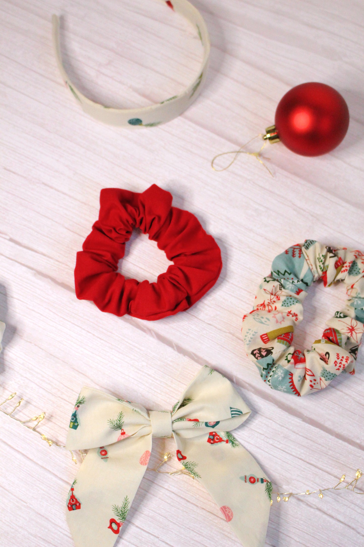 Cosy Christmas Bauble Pattern Scrunchie