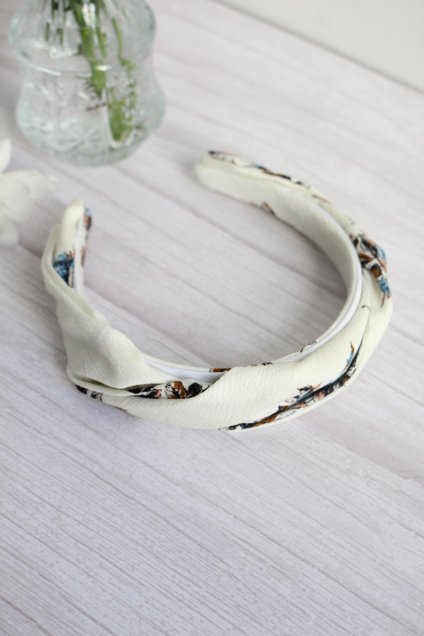 Noa Hairband - Vintage Floral Cream Fabric Twist hairband