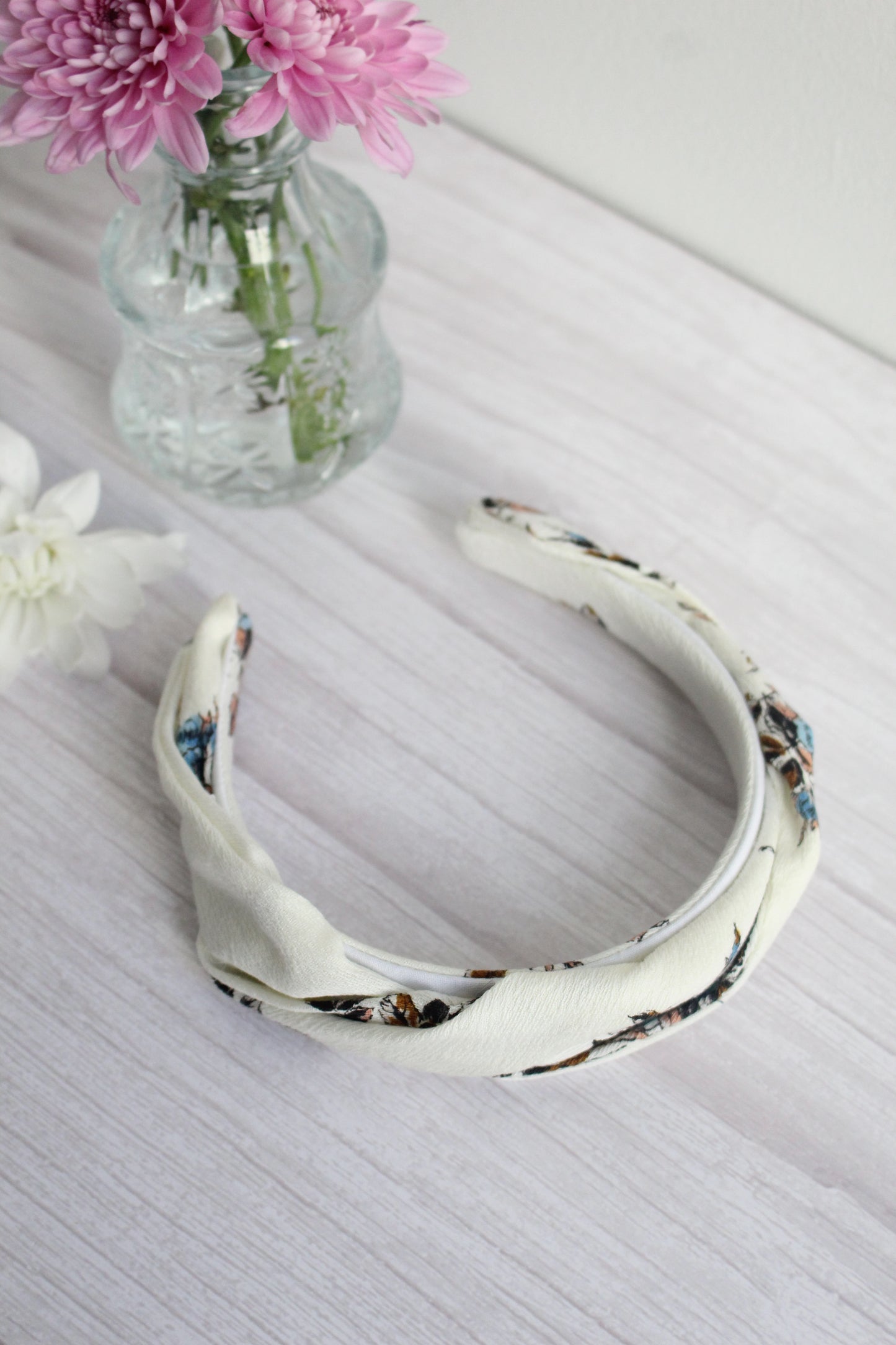 Noa Hairband - Vintage Floral Cream Fabric Twist hairband