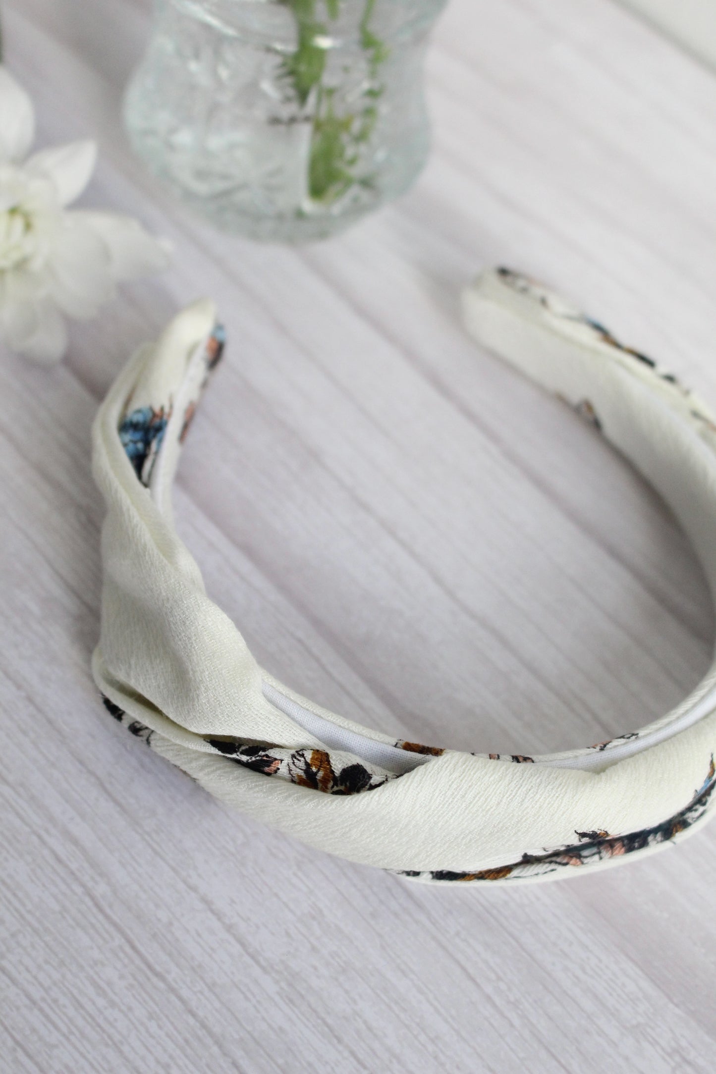 Noa Hairband - Vintage Floral Cream Fabric Twist hairband