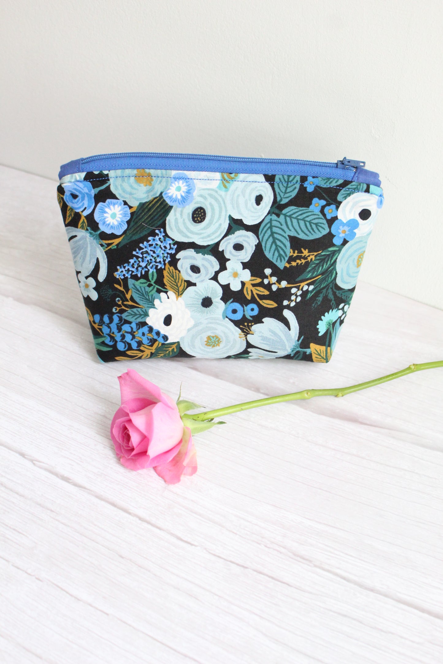 Anita Zip Bag - Dark Blue Florals