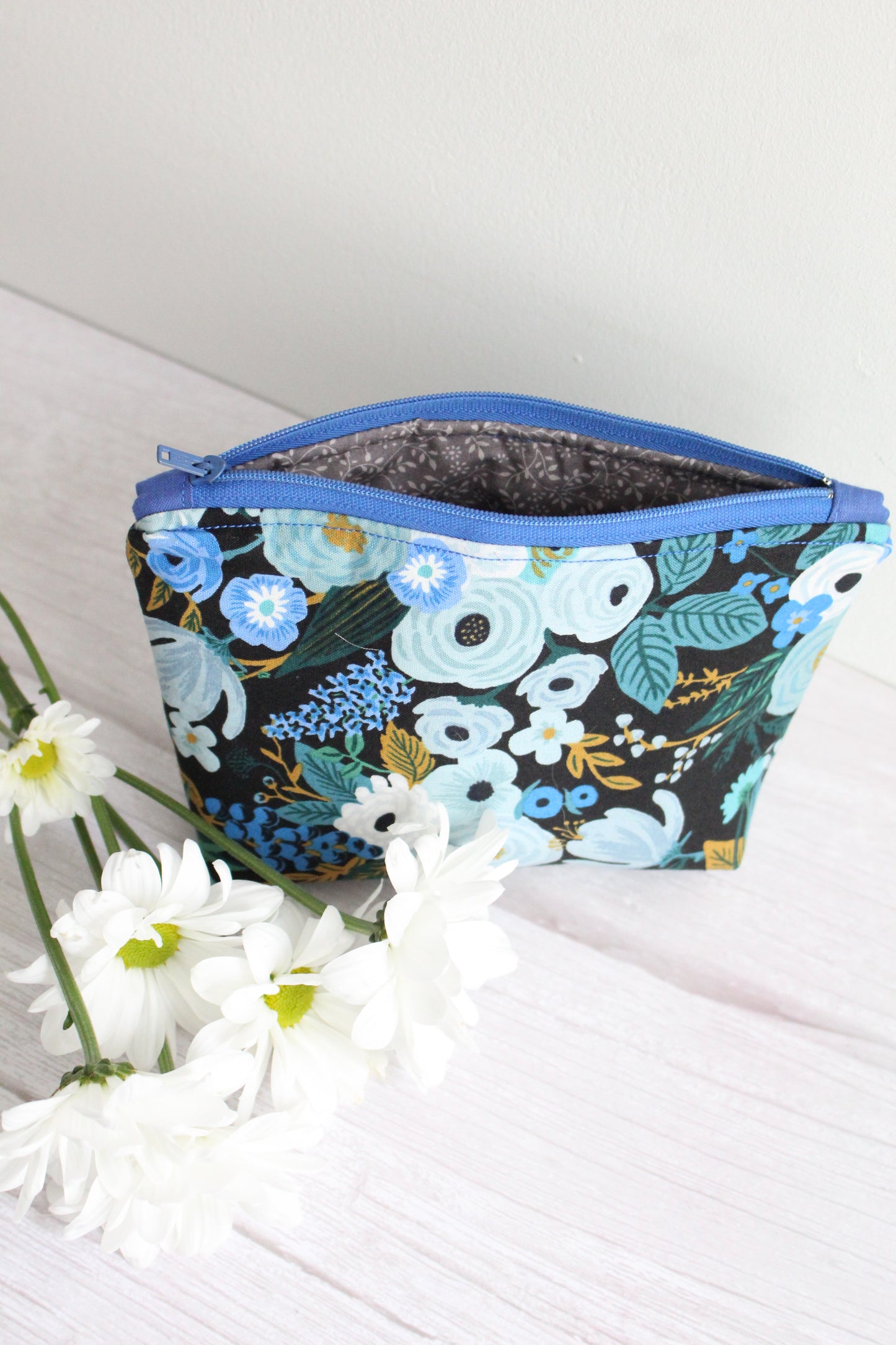 Anita Zip Bag - Dark Blue Florals