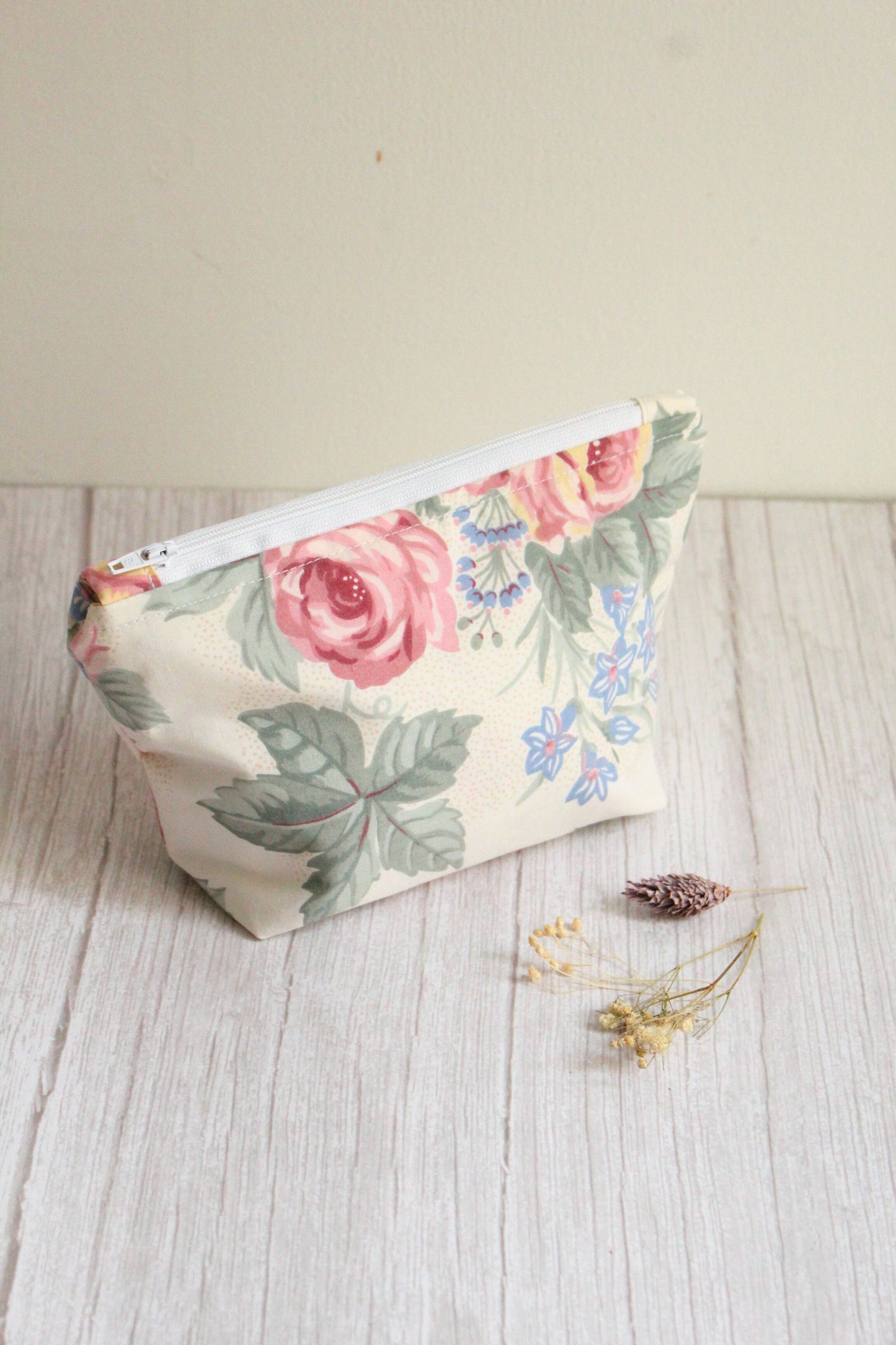 Anita Zip Bag - Cream Vintage Florals